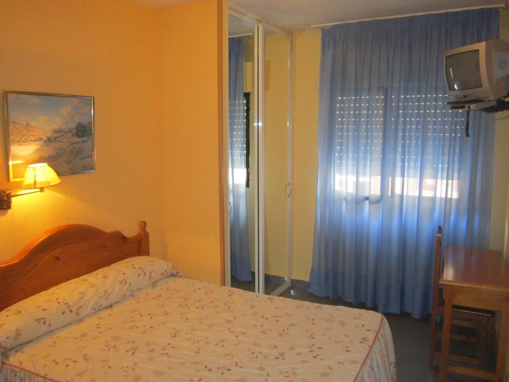 Hostal Al-Qazeres - Single Room