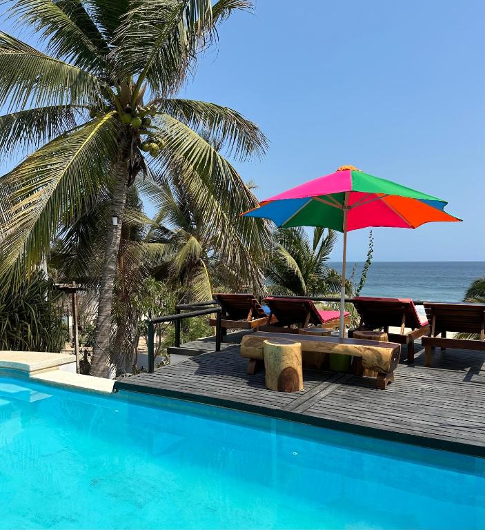 Bazén v ubytování Beachfront Paradise Boutique Hotel nebo v jeho okolí