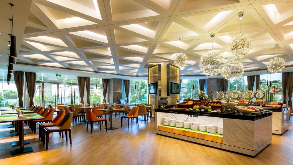 Restaurace v ubytování Hampton by Hilton Guangzhou Baiyun Airport North