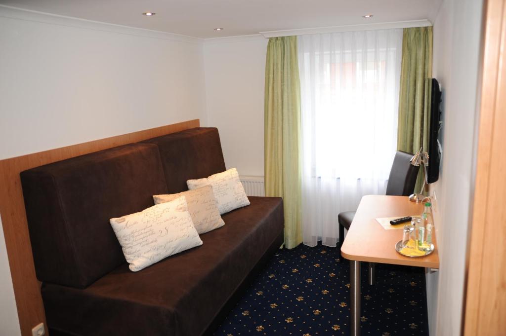 Posezení v ubytování Hotel Post - regionales großes Frühstücksbuffet - auch GF & LF