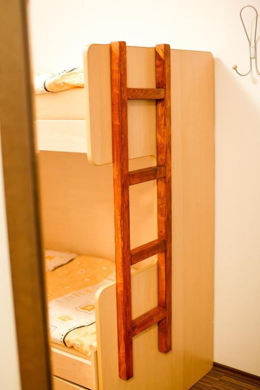 Poschodová posteľ alebo postele v izbe v ubytovaní Apartmán Tále č.309