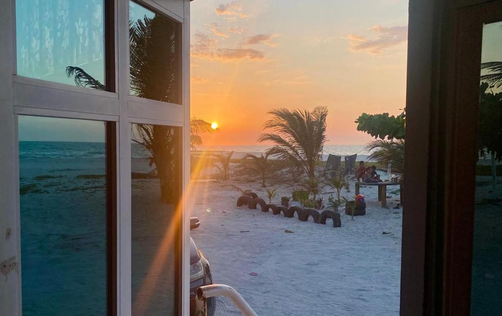a view of the beach from a window of a resort at Loft del mar in Ciudad del Carmen