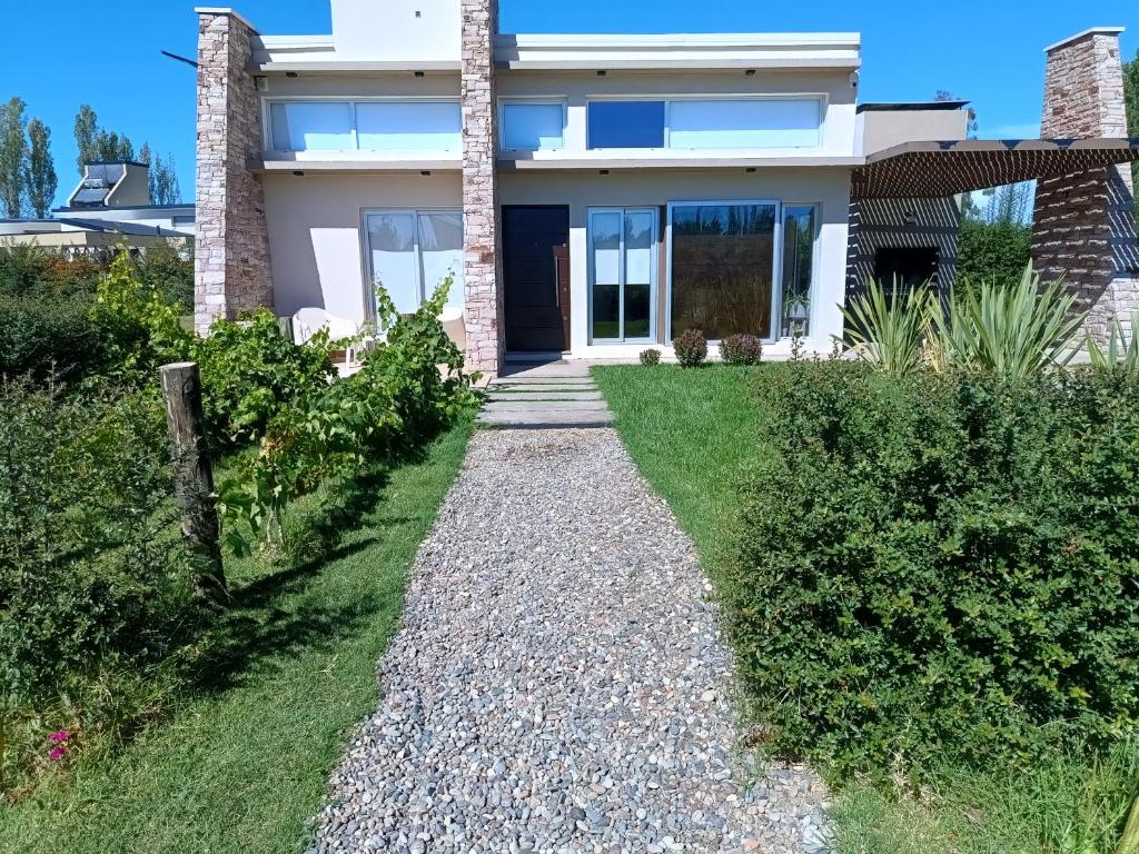 a house with a gravel path in front of it at De Alma Tinta - Petit Chalet in San Rafael