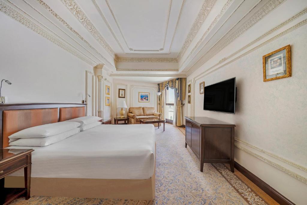 Postel nebo postele na pokoji v ubytování Dar Al Tawhid Intercontinental Makkah by IHG