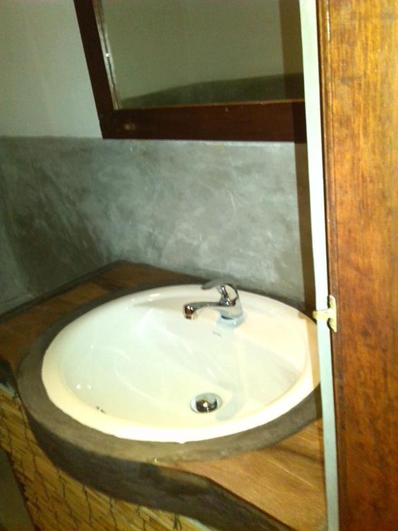 a white sink in a bathroom with a mirror at Silva Rest in Unawatuna