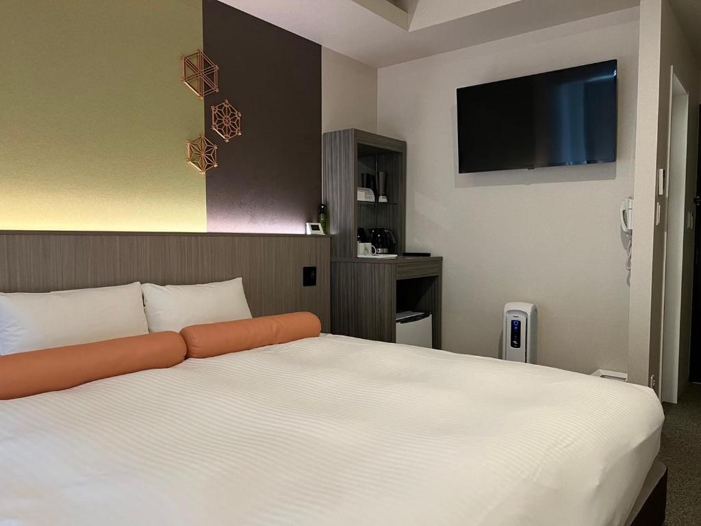 Postel nebo postele na pokoji v ubytování Hotel Japanesque Kyoto Station ZEQUU