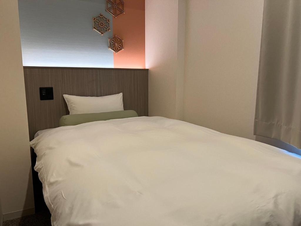 Postel nebo postele na pokoji v ubytování Hotel Japanesque Kyoto Station ZEQUU