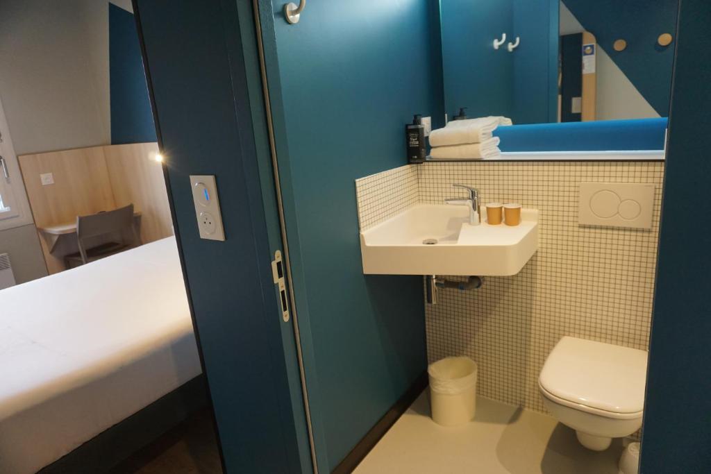 Koupelna v ubytování ibis budget Honfleur Centre