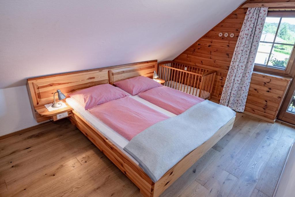 Postel nebo postele na pokoji v ubytování Bauerborchardt - Urlaub am Bauernhof bei Familie Borchardt