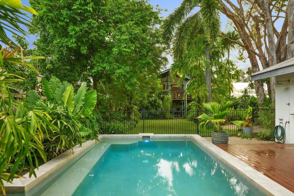 einen Pool in einem Garten mit Bäumen in der Unterkunft Beachside Traditional Queenslander - Close to City in Machans Beach