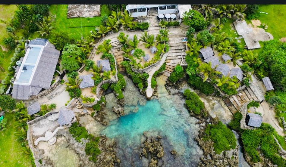 una vista aérea de una casa y un río en Banana Bay Beach Club, en Port Vila