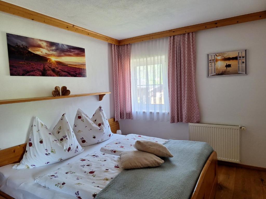Postel nebo postele na pokoji v ubytování Loitzbauer Ferienwohnungen