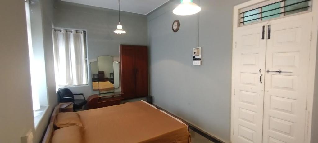 Posezení v ubytování Madhav Bhavan Guest House