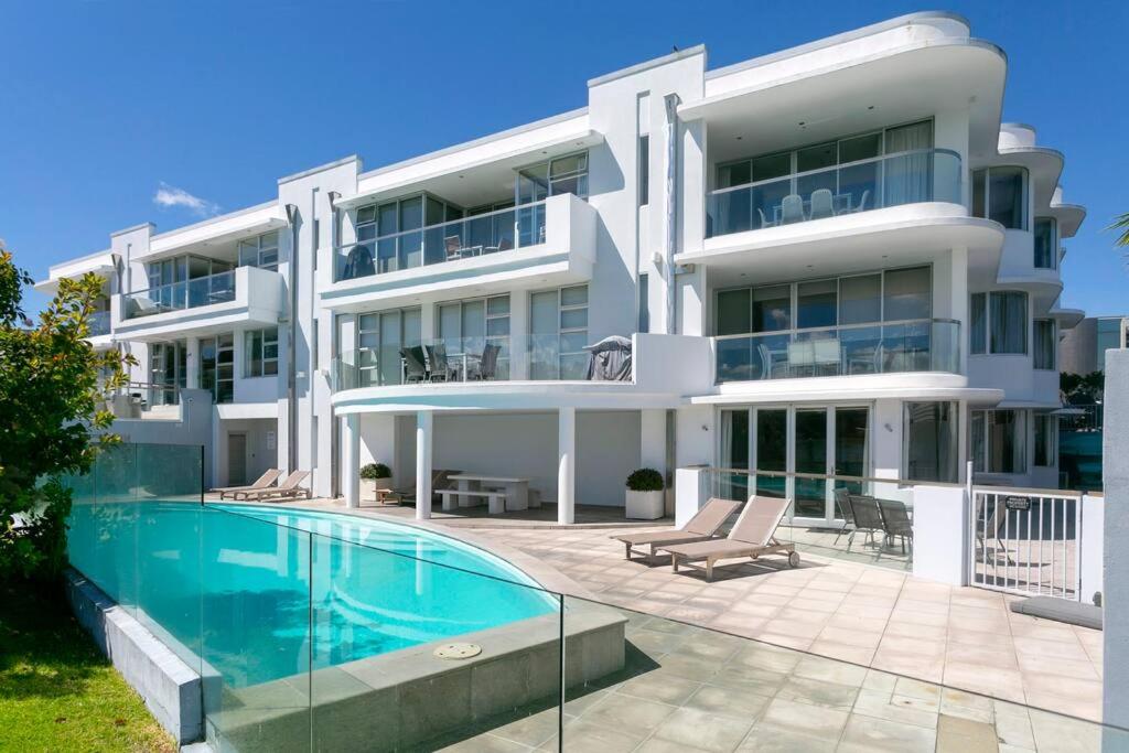 Waimahana - Luxury By The Lake - Resim 4