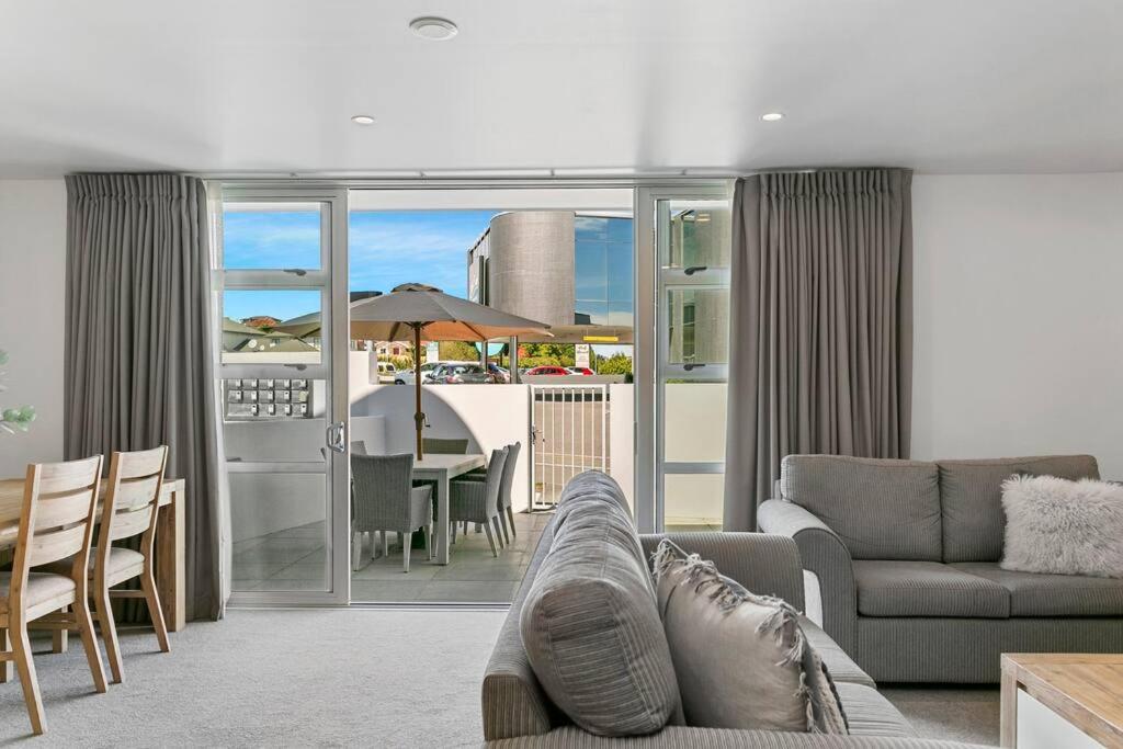 Waimahana - Luxury By The Lake - Resim 13