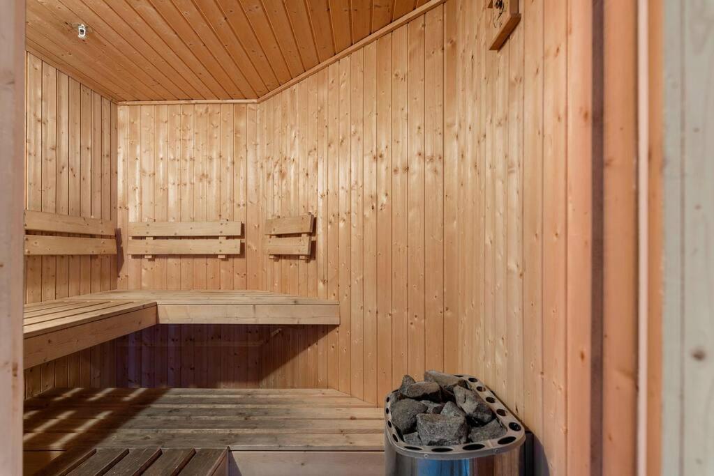 Waimahana - Luxury By The Lake - Resim 38