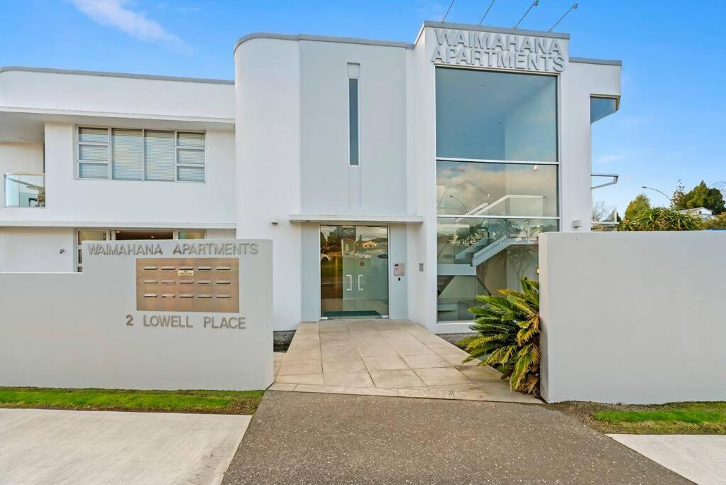 Waimahana - Luxury By The Lake - Resim 17