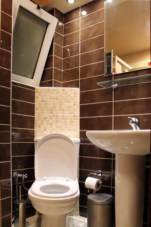 Philoxenia Hotel & Studios - 8