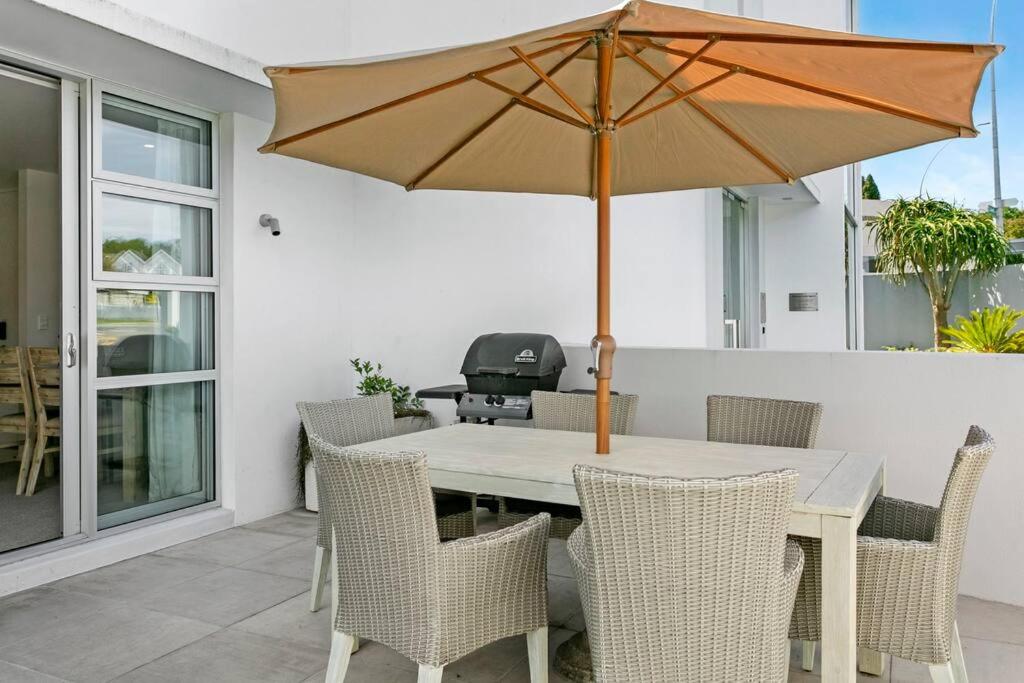 Waimahana - Luxury By The Lake - Resim 24