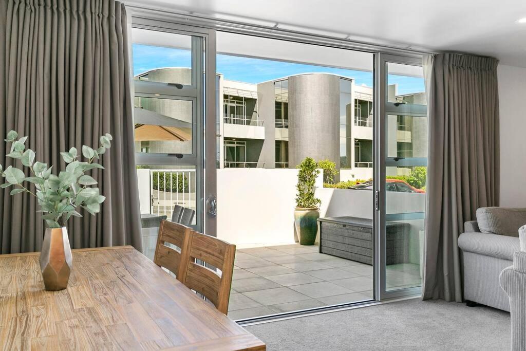 Waimahana - Luxury By The Lake - Resim 5