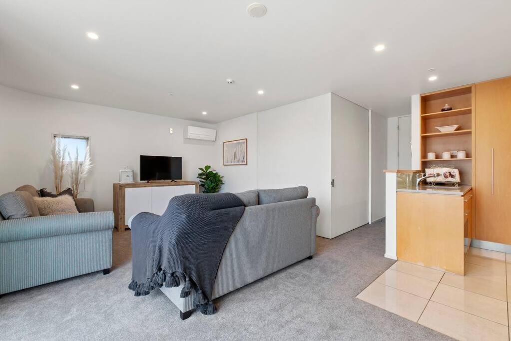 Waimahana - Luxury By The Lake - Resim 28