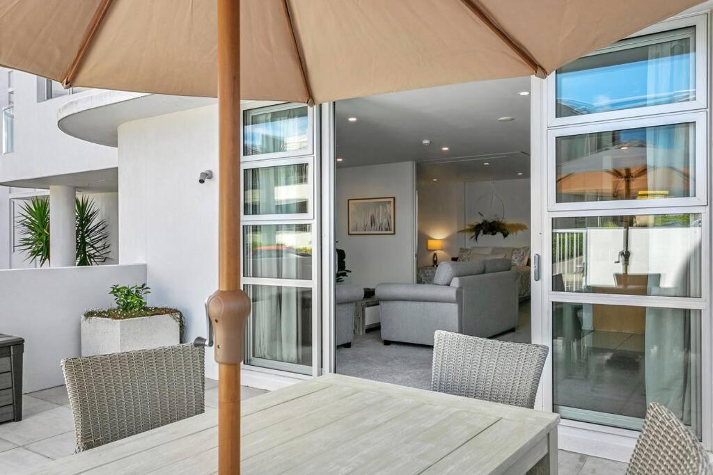 Waimahana - Luxury By The Lake - Resim 39