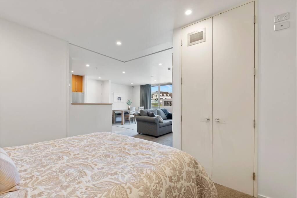 Waimahana - Luxury By The Lake - Resim 2