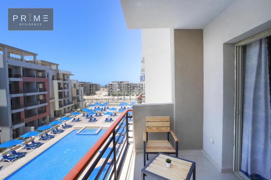 Bazén v ubytování Prime Residence New Alamein nebo v jeho okolí