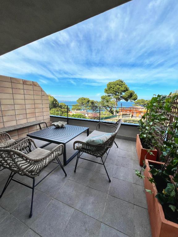 a patio with a table and chairs on a balcony at BONAVISTA PLATJA BEGUR in Begur