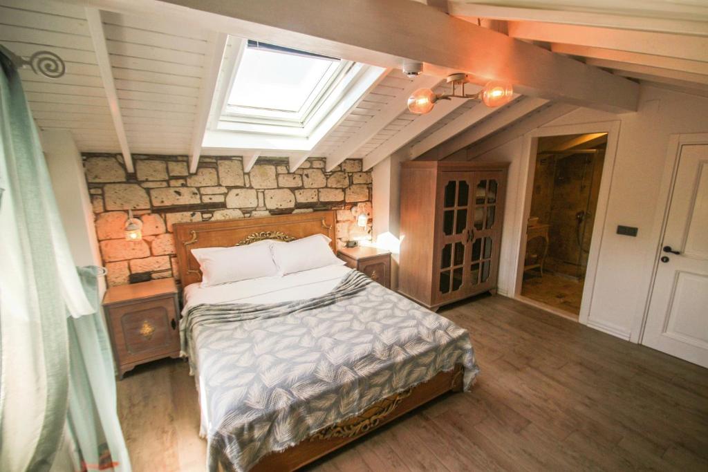 Postel nebo postele na pokoji v ubytování CASA RUBİNO BUTİK OTEL