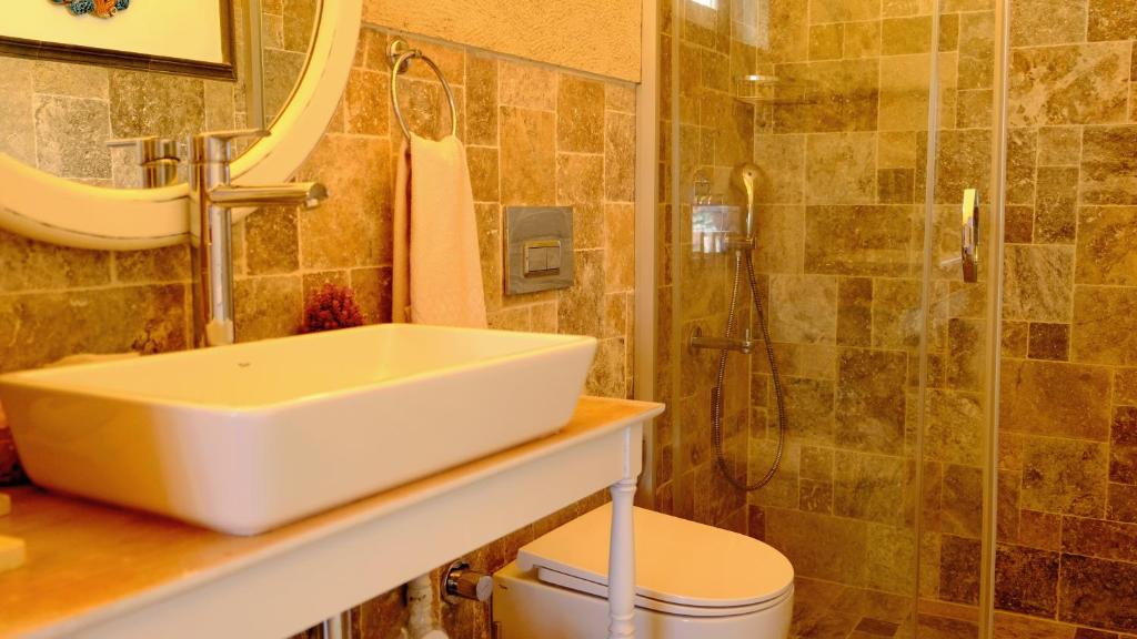 Koupelna v ubytování CASA RUBİNO BUTİK OTEL