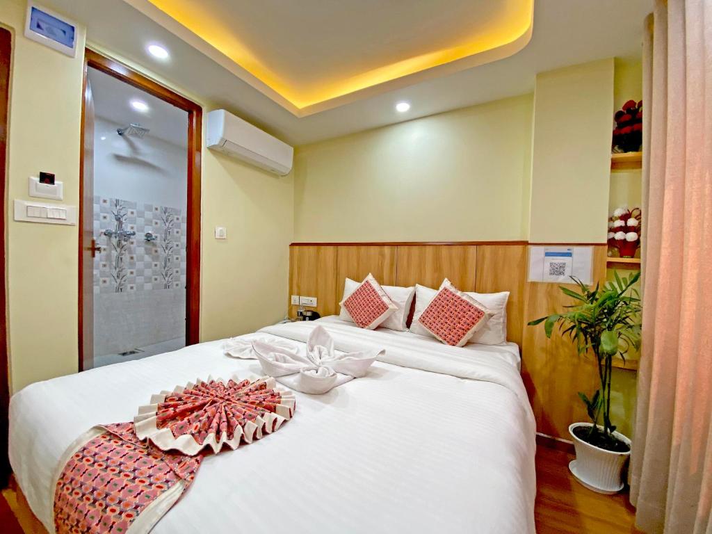Postel nebo postele na pokoji v ubytování Hotel Lumbini Airport