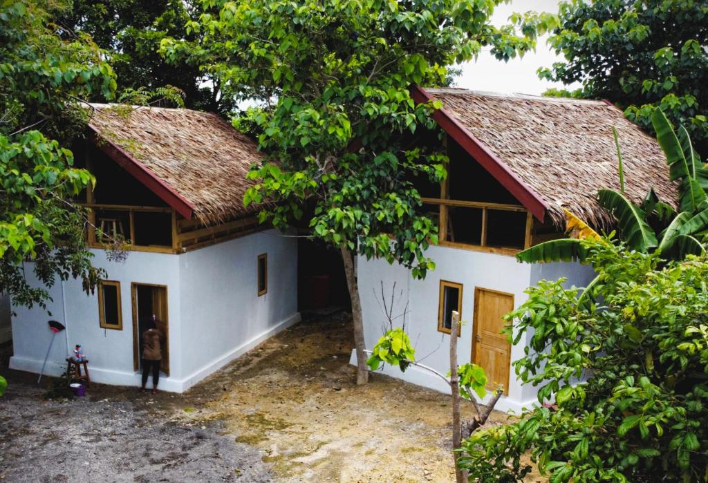 Blue Planet Dive Resort - Deluxe Double Room (2 Adults + 1 Child)
