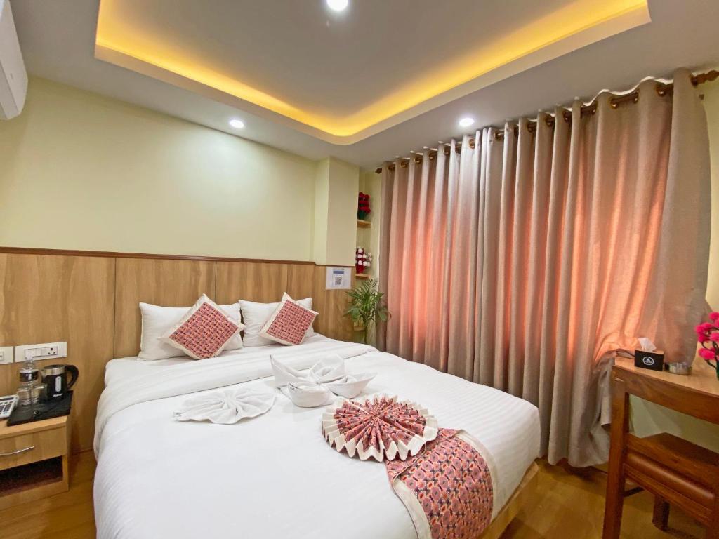 Postel nebo postele na pokoji v ubytování Hotel Lumbini Airport