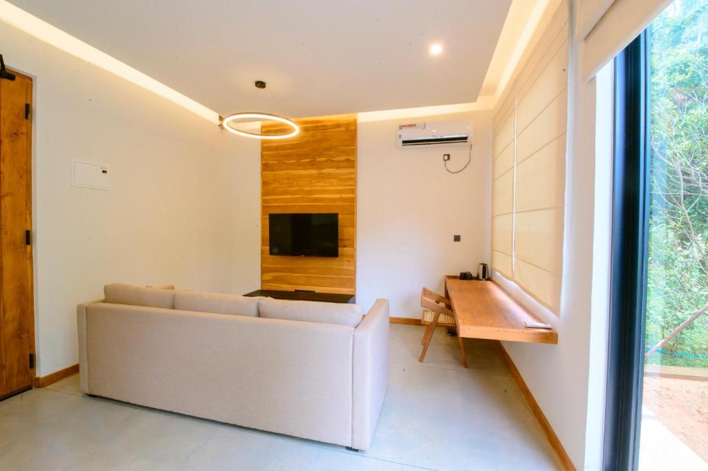 TV a/nebo společenská místnost v ubytování Four Chalets Yala