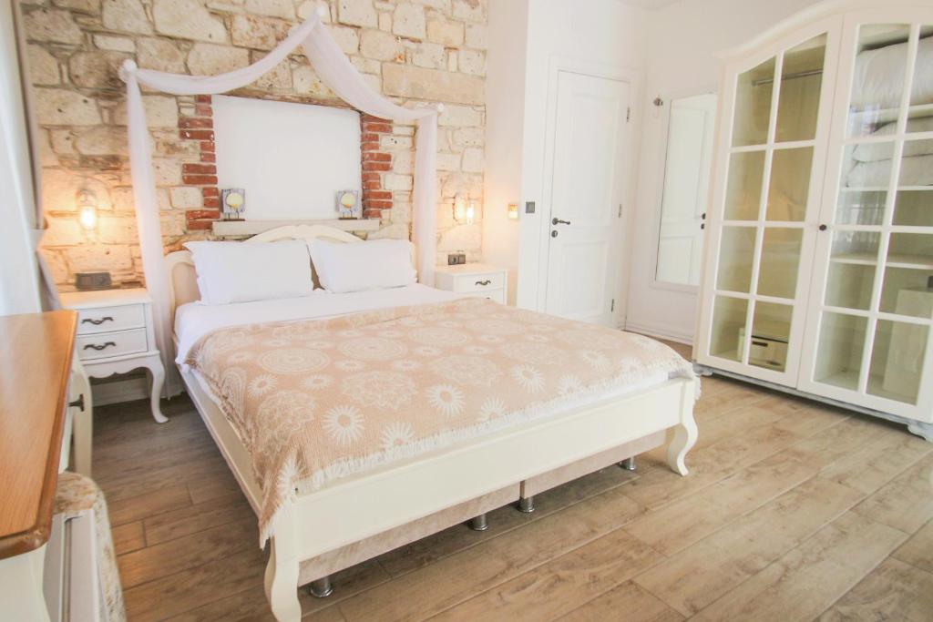 Postel nebo postele na pokoji v ubytování CASA RUBİNO BUTİK OTEL