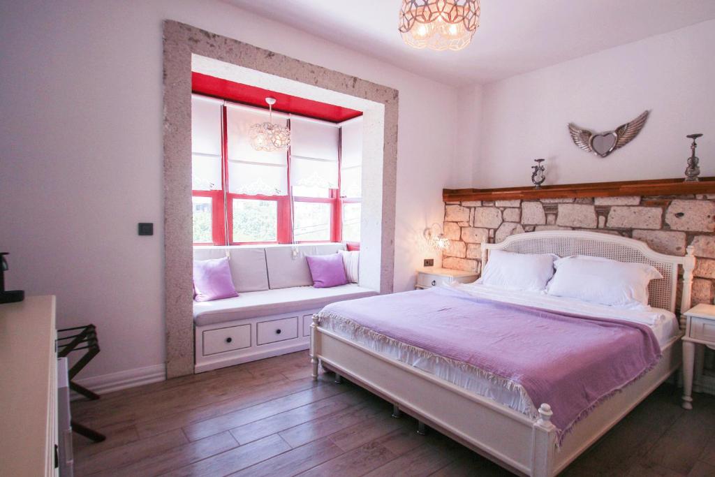 Postel nebo postele na pokoji v ubytování CASA RUBİNO BUTİK OTEL