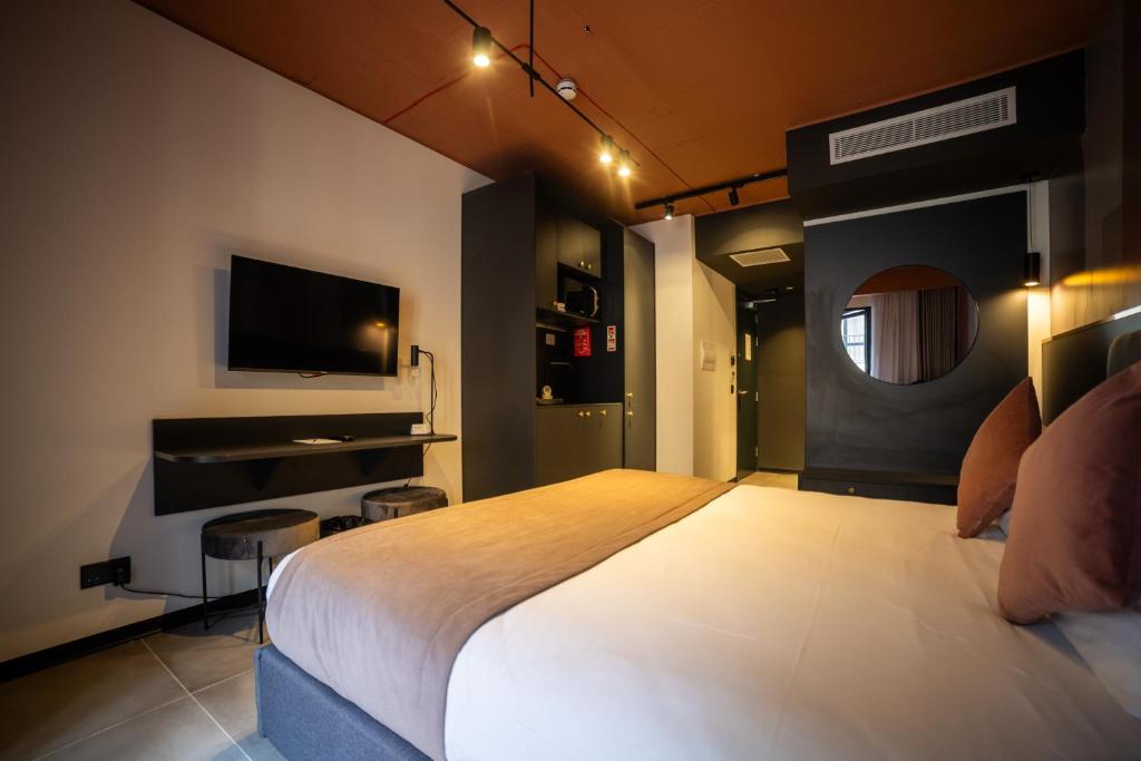 Eleven by Warren Collection - 8