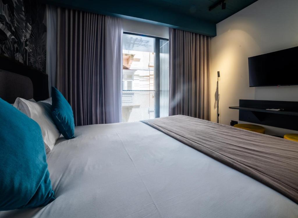 Eleven by Warren Collection - 7