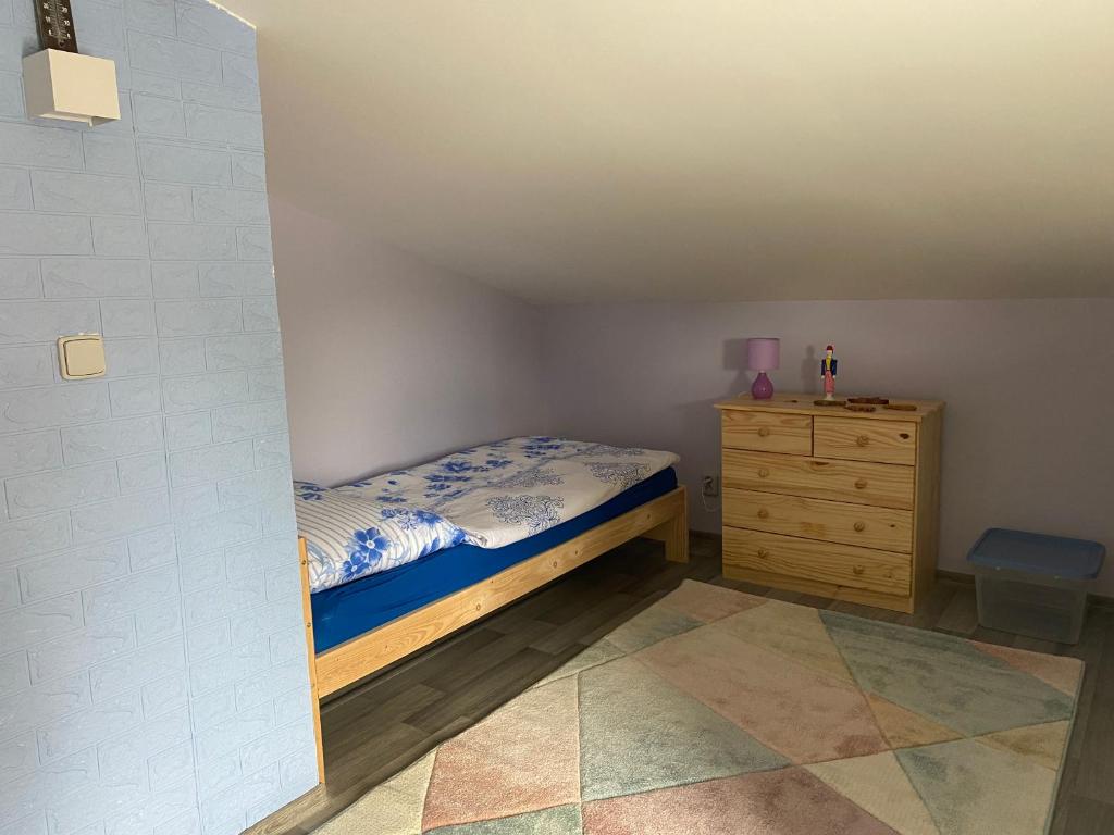 Łóżko lub łóżka w pokoju w obiekcie Apartmány U Jeřábků