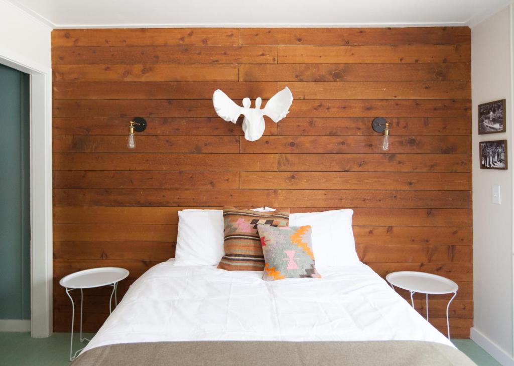 Noon Lodge - 