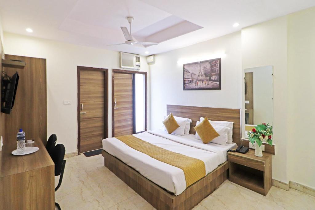 a hotel room with a bed and a desk at Hotel Mint Residency - Dwarka Sector 9 in New Delhi