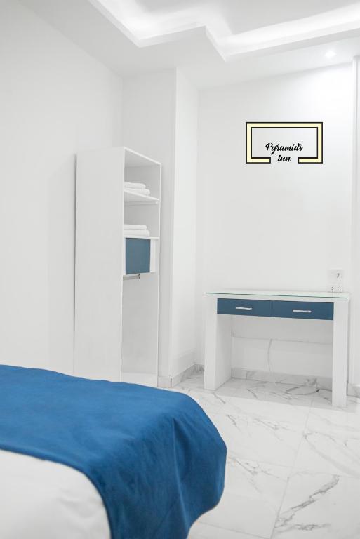 Postel nebo postele na pokoji v ubytování PYRAMIDS PR Inn