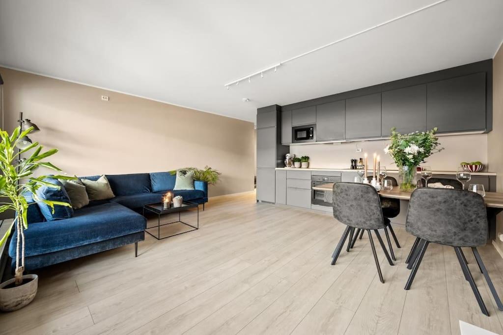 Dapur atau dapur kecil di Oslo Central - Two Bedroom Apartment with Stylish Interior - Free Parking -