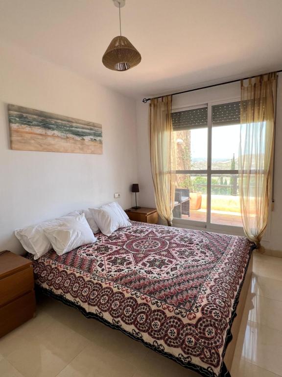 Łóżko lub łóżka w pokoju w obiekcie Mojacar terrazas del Golf