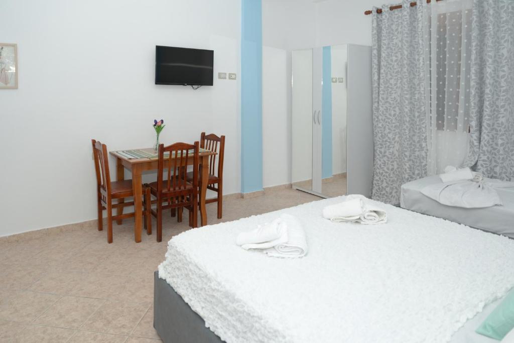 Postel nebo postele na pokoji v ubytování Pranvera's Apartments