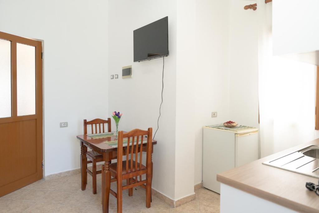 Kuchyň nebo kuchyňský kout v ubytování Pranvera's Apartments