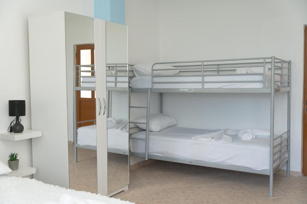 Postel nebo postele na pokoji v ubytování Pranvera's Apartments