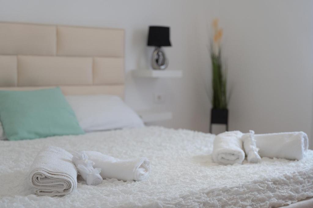Postel nebo postele na pokoji v ubytování Pranvera's Apartments