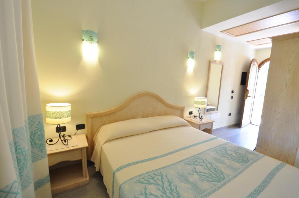 Postel nebo postele na pokoji v ubytování Hotel Su Giganti